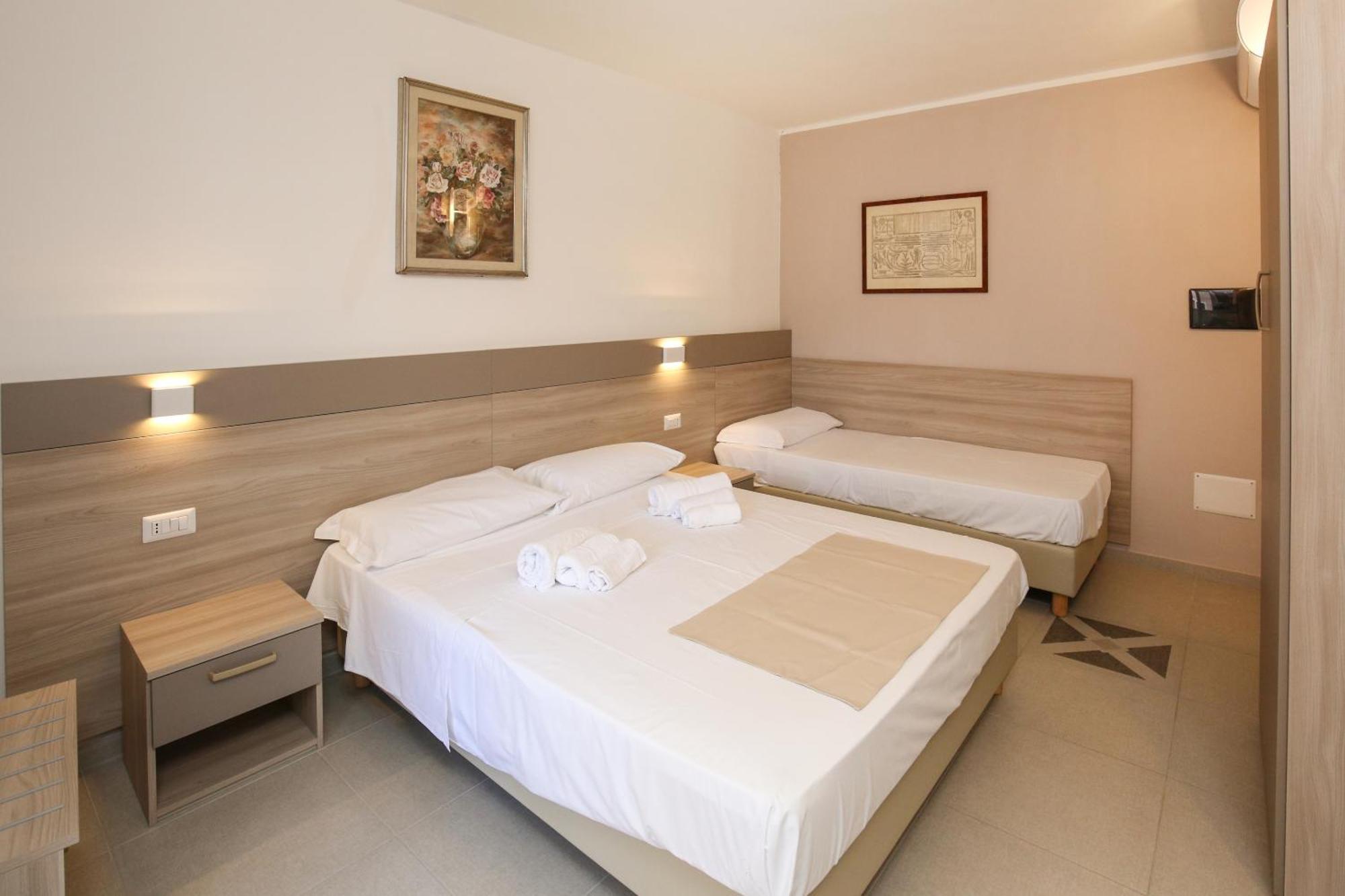 The Square Castelsardo Hotel Exterior foto
